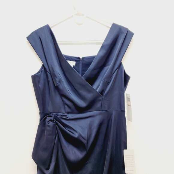 Maggy London Navy Blue Bridesmaid / Formal Dress Sleeveless Size 12 satin New - Picture 6 of 13